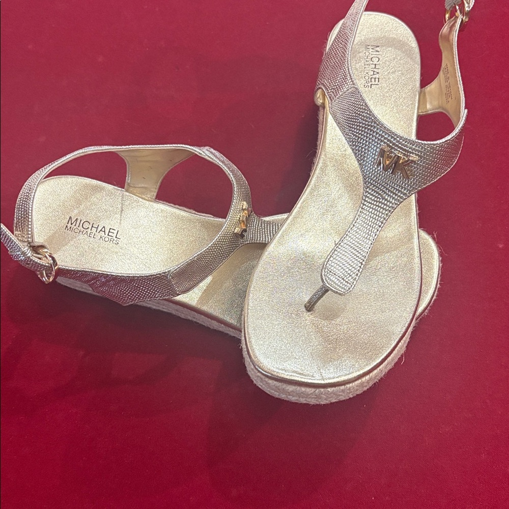 Michael Kors Metallic gold Sandals - Picture 9 of 10